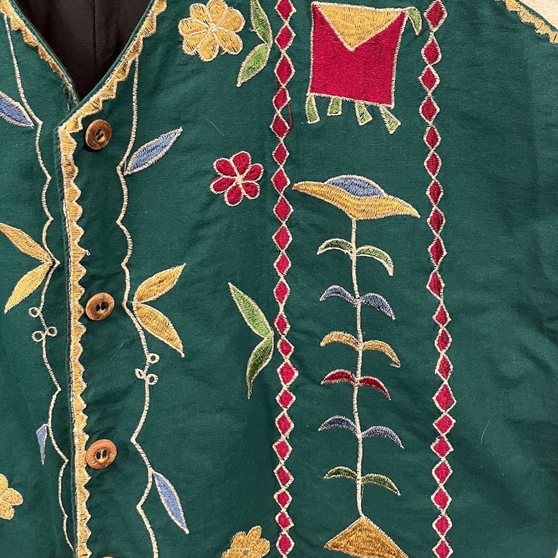 EMBROIDERED VEST 상품이미지3