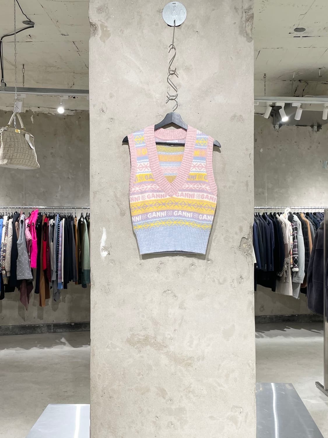 가니 믹스 그래픽 V넥 울 니트 베스트 상품이미지1