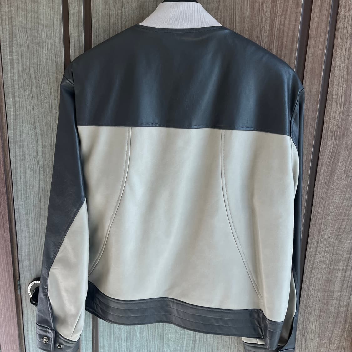 새상품(M) 비바스튜디오 크로스오버 라이더 레더자켓 베이지 상품이미지4