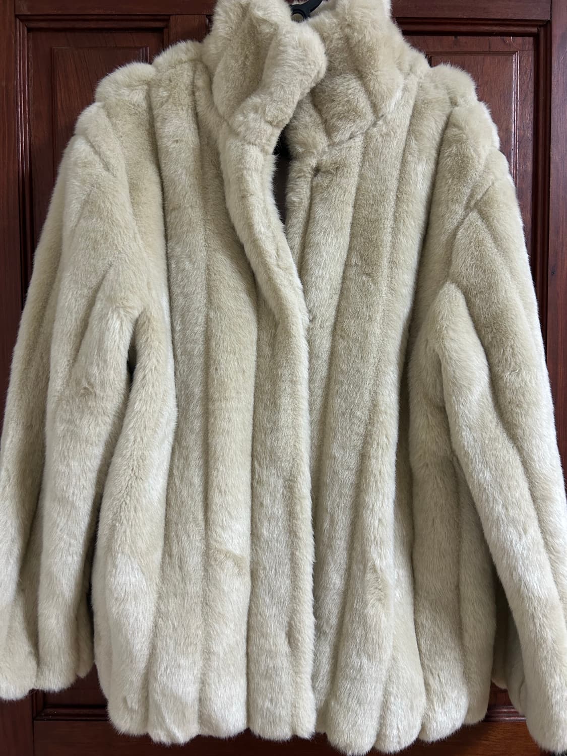 베이지 퍼 자켓 상품이미지1