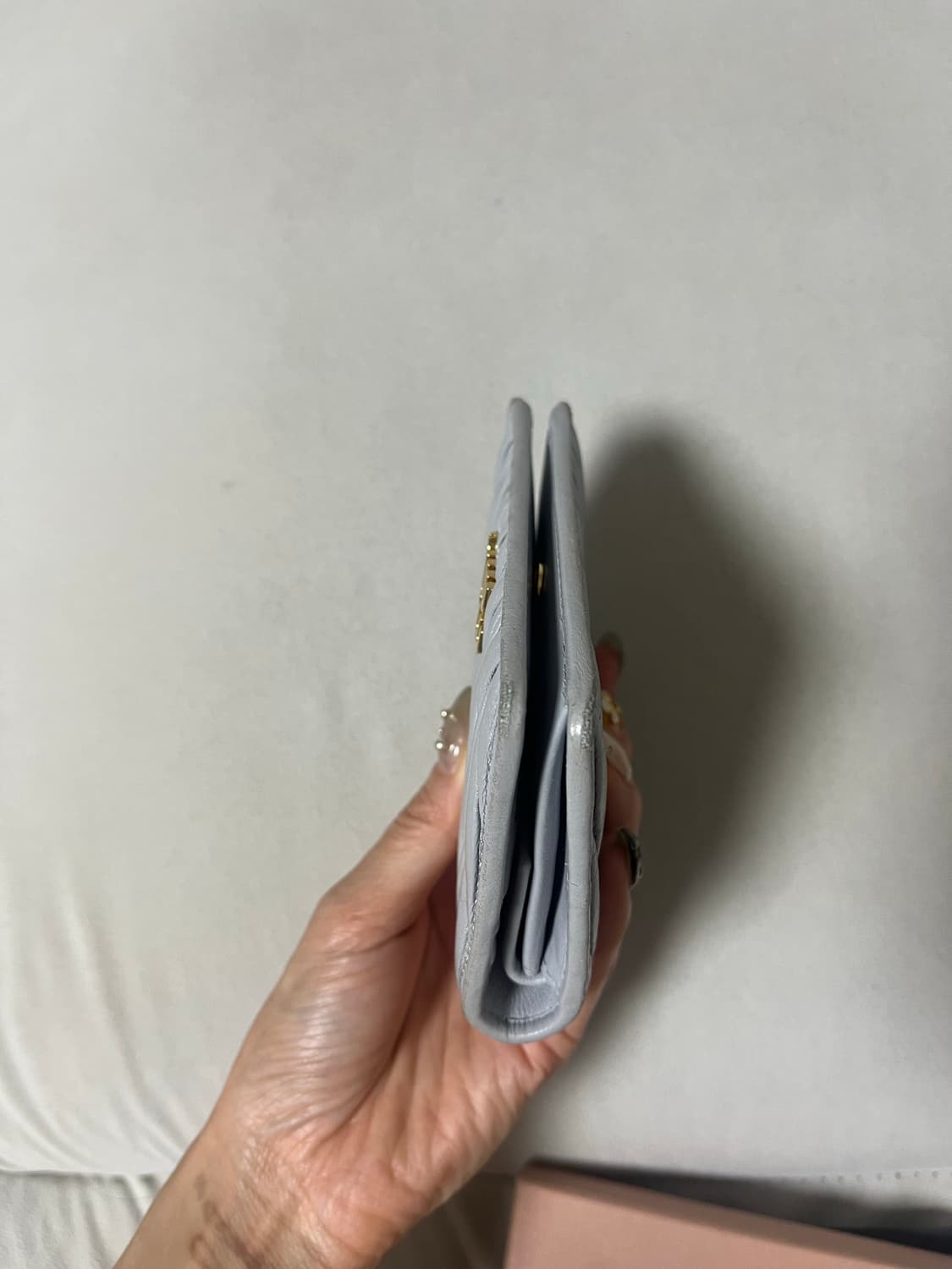 미우미우 마테라쎄 나파 가죽 반지갑 정가 930,000원  상품이미지6