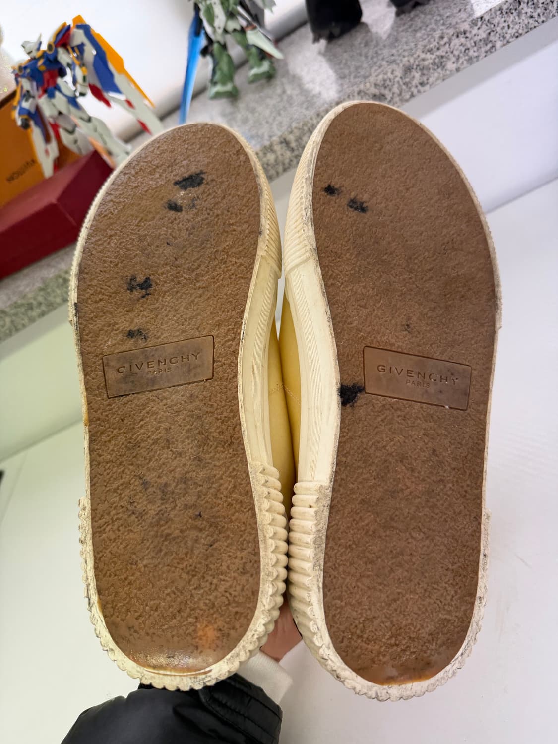 정품) 지방시 남성 캔버스 스니커즈 45 상품이미지10