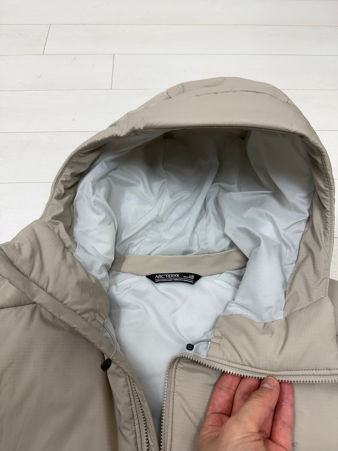 아크테릭스 아톰 헤비웨이트 룬 색상 L 사이즈 크림가 66만원 + 수수료 상품이미지5