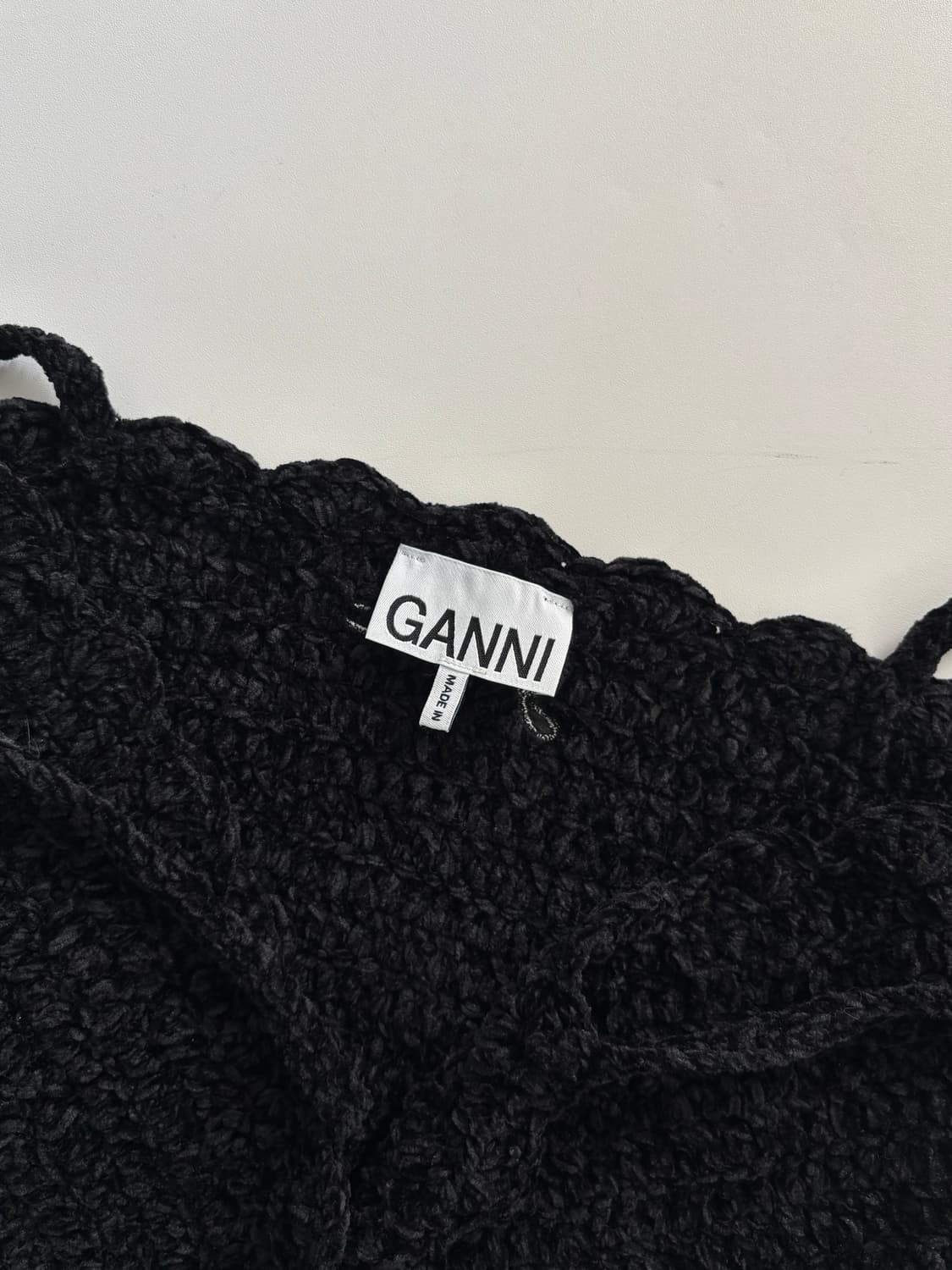 GANNI 가니 블랙 벨벳 크로쉐 스트랩 탑 상품이미지6