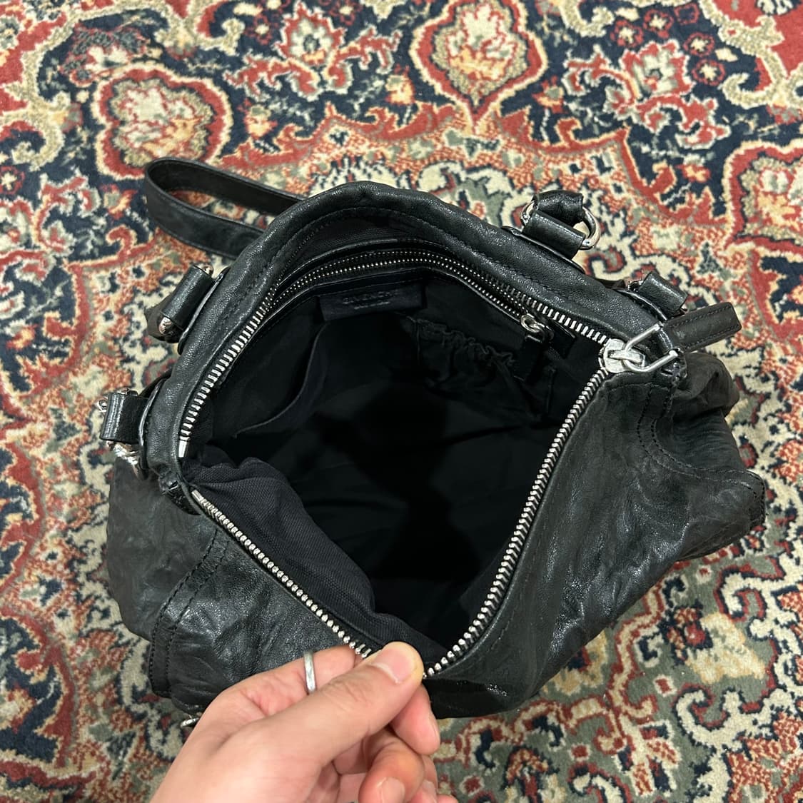 지방시 판도라 링클 숄더백 크로스백 블랙 상품이미지5