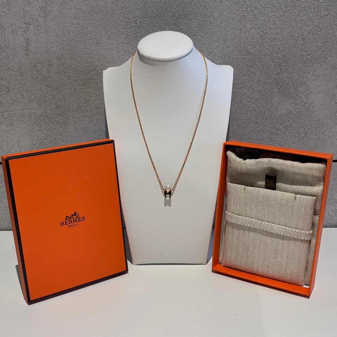 A+ MINI사이즈 에르메스 팝아슈 목걸이 블랙&골드 (박스/더스트) 상품이미지1
