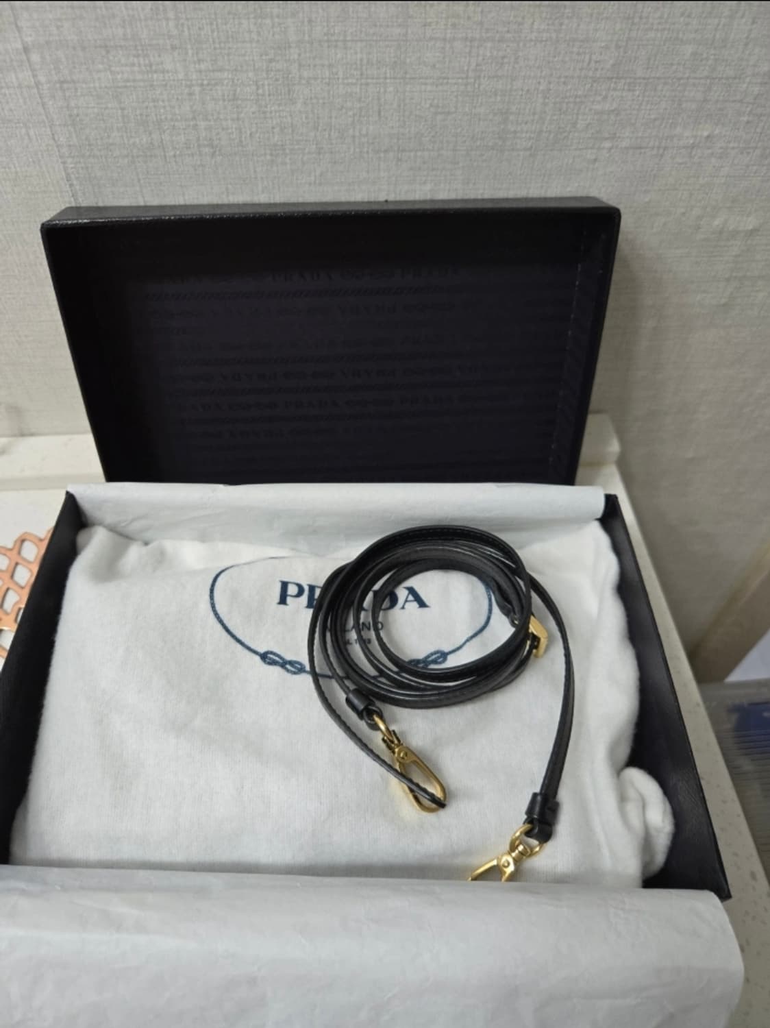 프라다 사피아노 크로스백 블랙 새상품급 상품이미지5