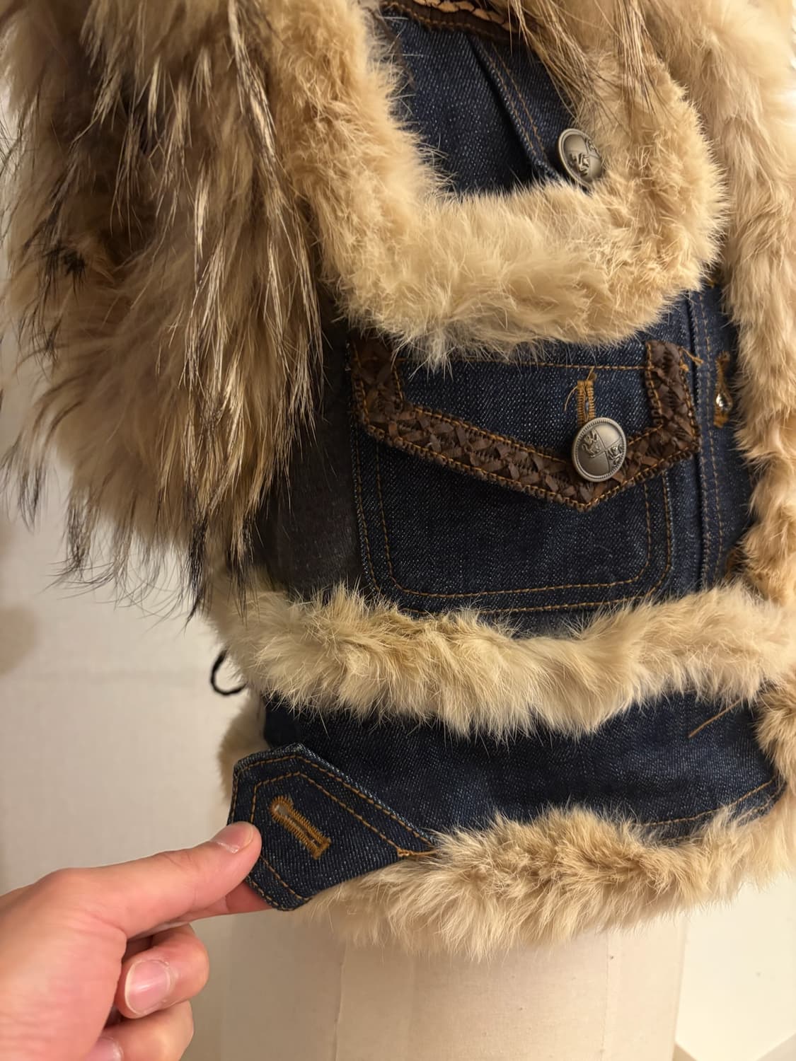 Fur trimmed denim vest 상품이미지5