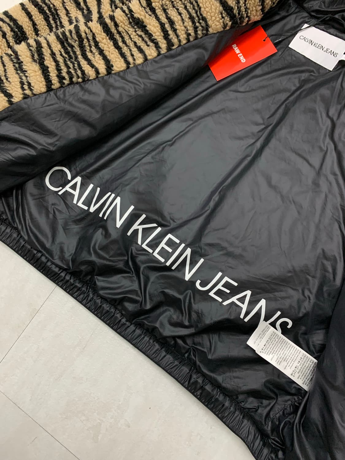 켈빈 클라인 지브라 패턴 폴리스 후드집업 상품이미지5