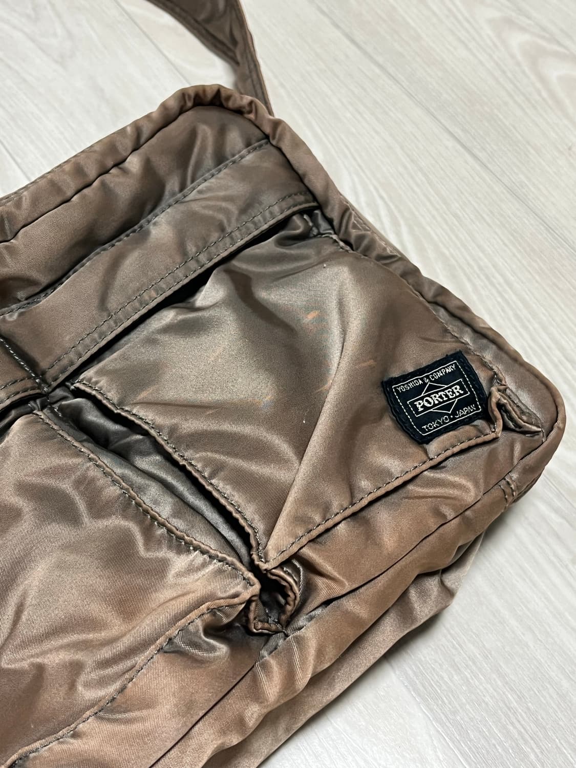 포터 탱커 숄더백 라지 실버 그레이 / 크로스백 상품이미지3