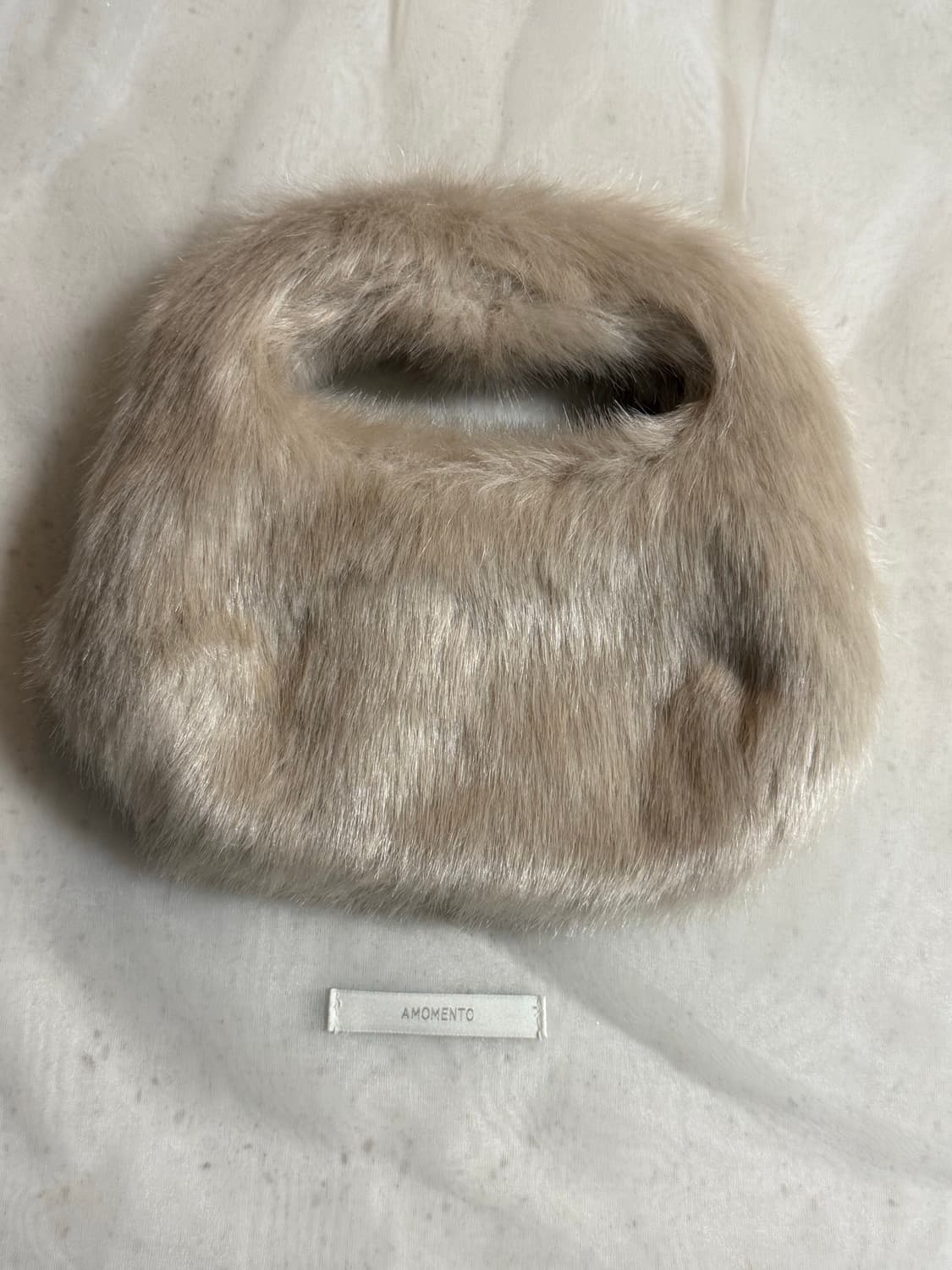 아모멘토 미니 퍼 토트백 아이보리 상품이미지2