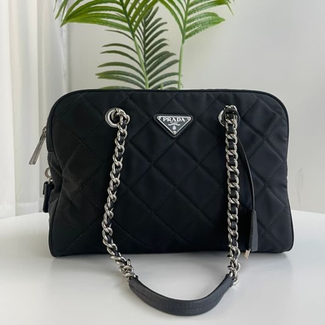 프라다 리나일론 퀼팅 숄더백 미듐사이즈 상품이미지1
