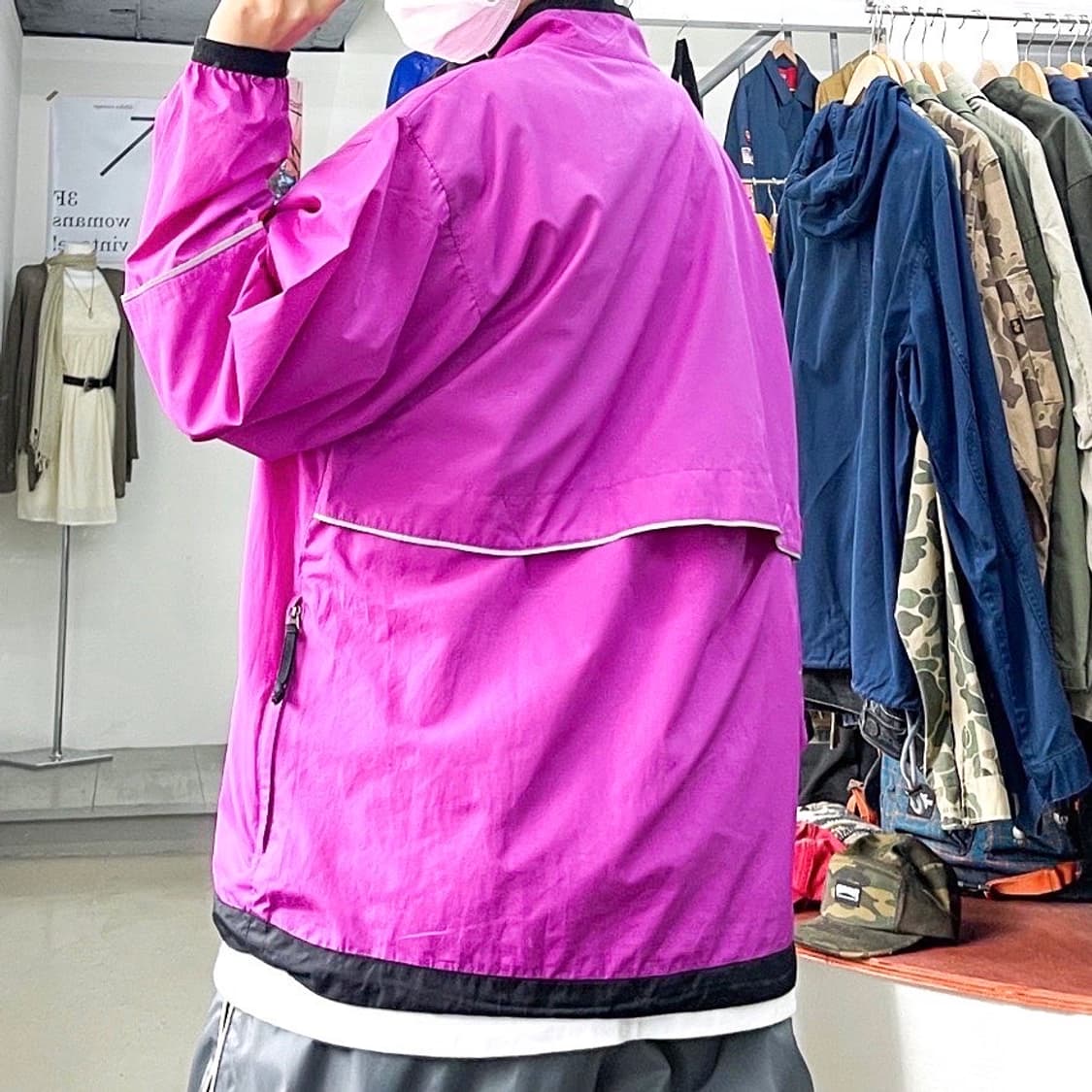 나이키 스펠아웃 암 스우시 리플렉티브 마젠타 아노락 상품이미지2