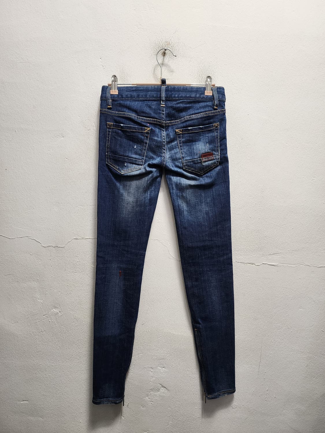 디스퀘어드2 데님 밑단지퍼 디테일 데미지 청바지 상품이미지2