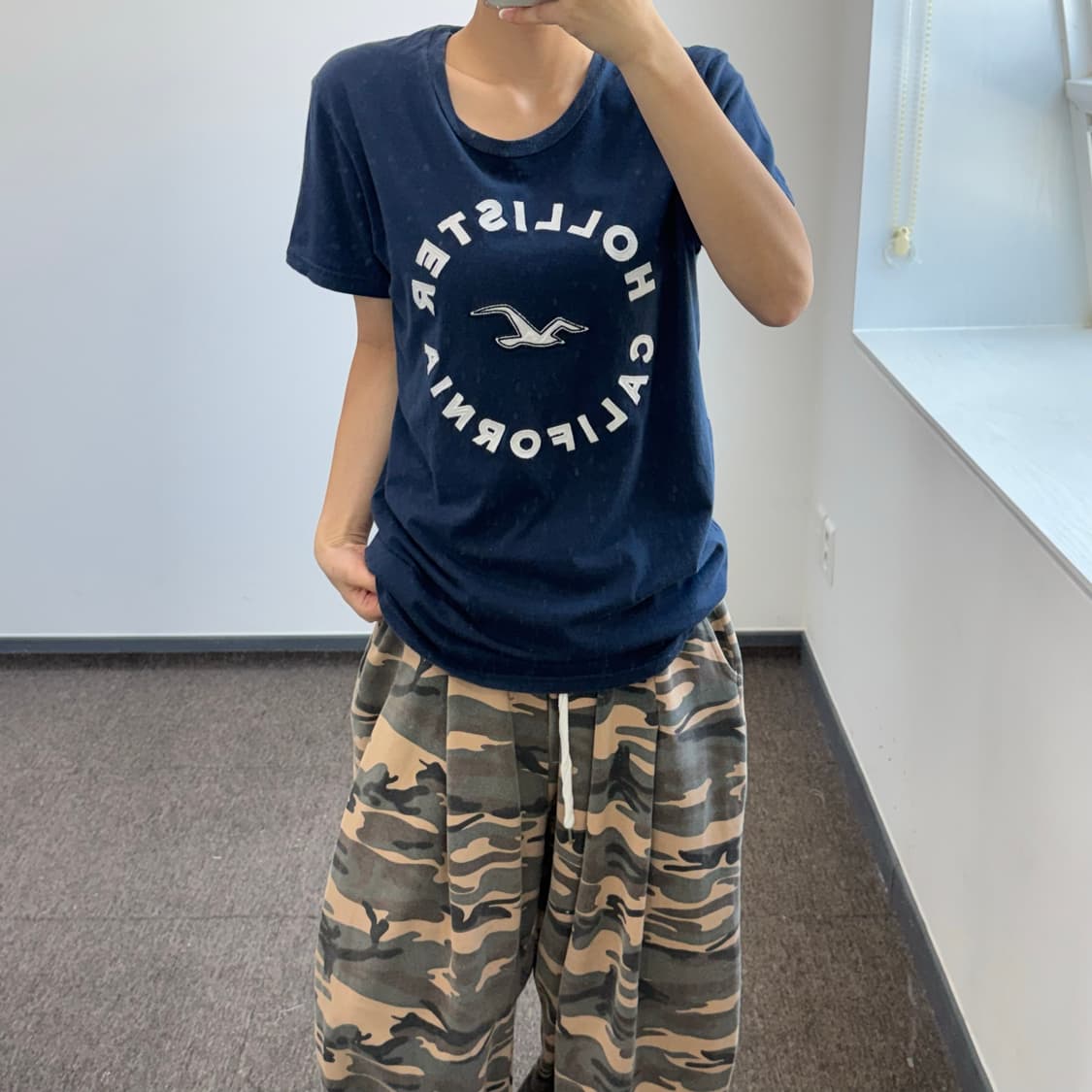 Hollister 홀리스터 스펠아웃 로고 네이비 반팔  상품이미지2