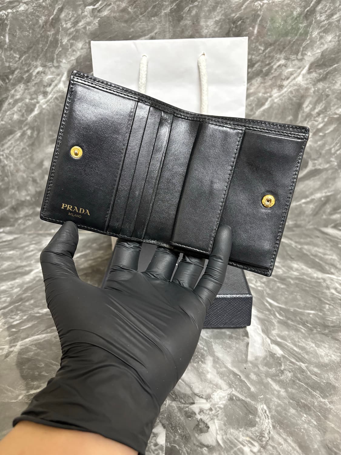 프라다 사피아노 금장 메탈로고 카드 중지갑 상품이미지3