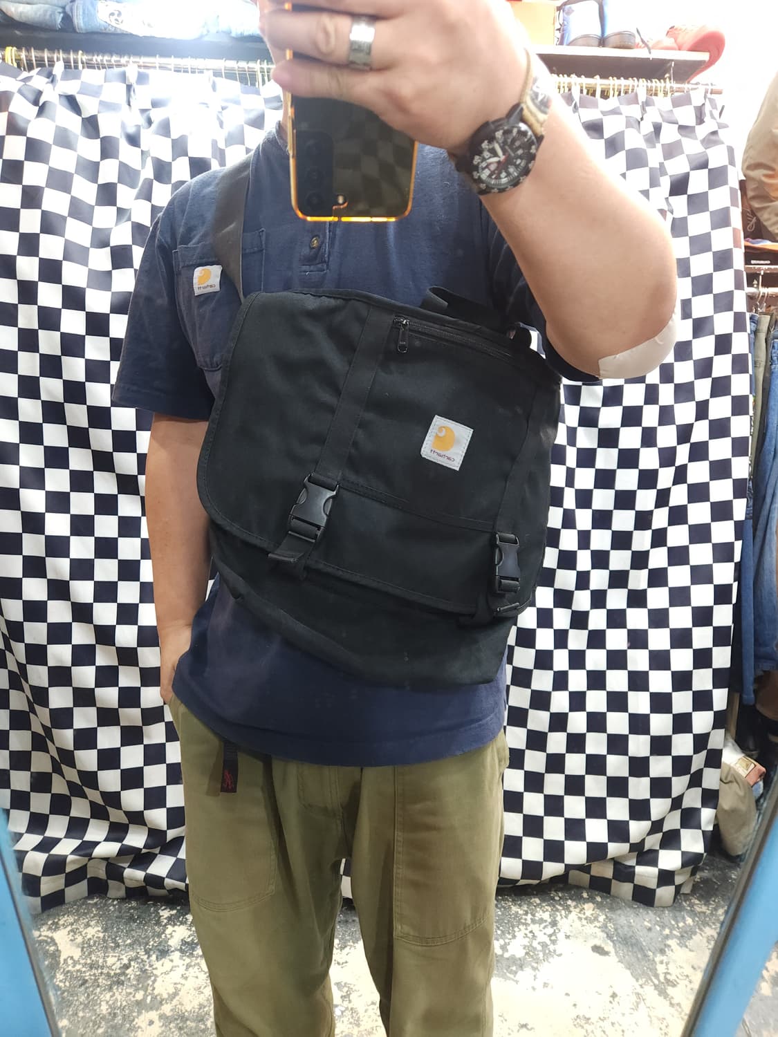 칼하트 블랙 메신저 백
​
 상품이미지8