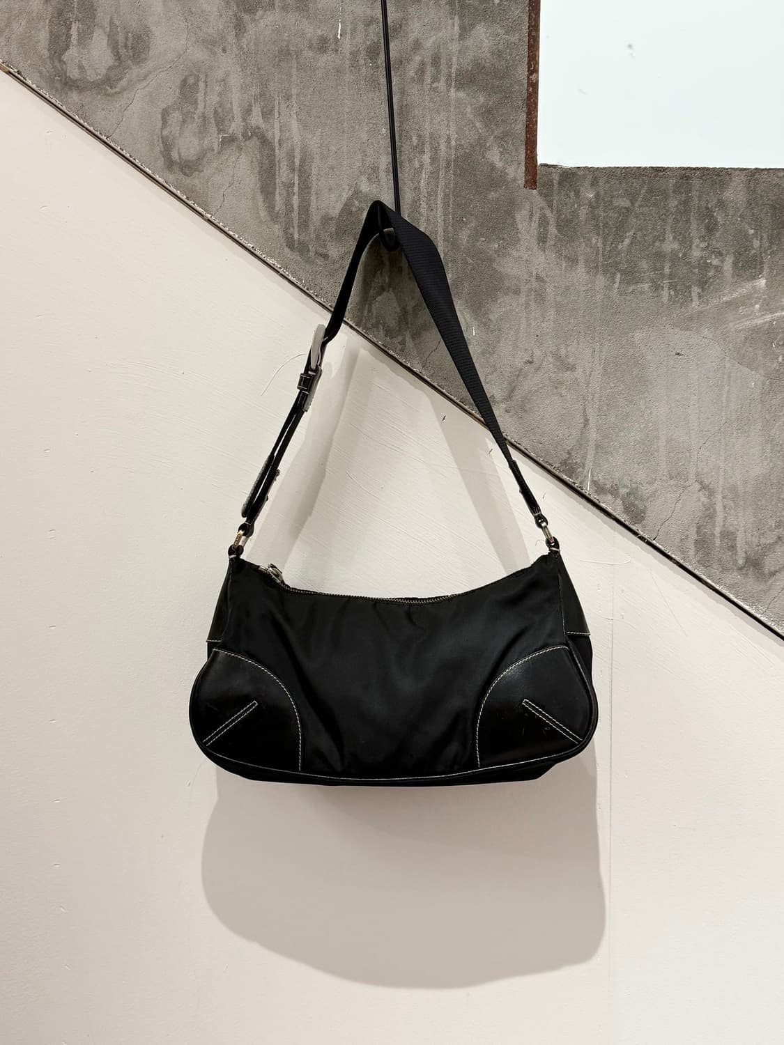 프라다 블랙 포코노 테수토 나일론 숄더백 상품이미지1