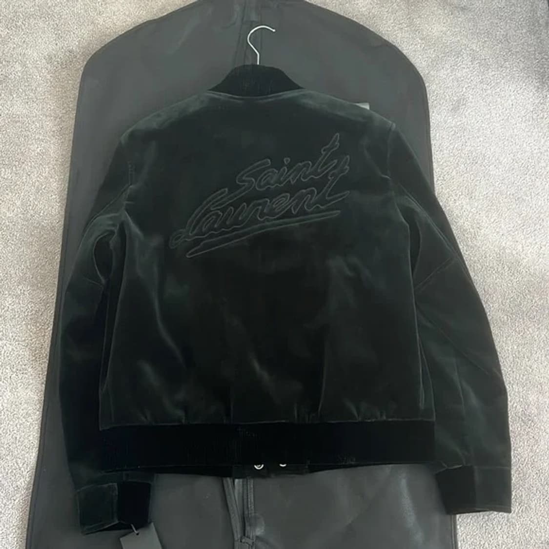 [NCT 태용님 착용] 생로랑 22AW 백로고 벨벳 테디 자켓 상품이미지4