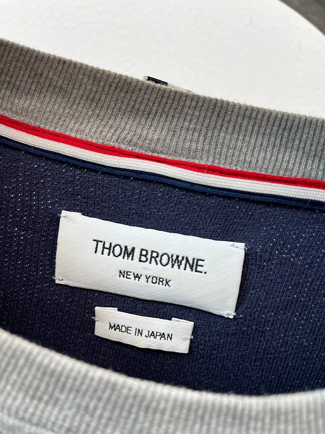 105-110) 톰브라운 부클 맨투맨 상품이미지2