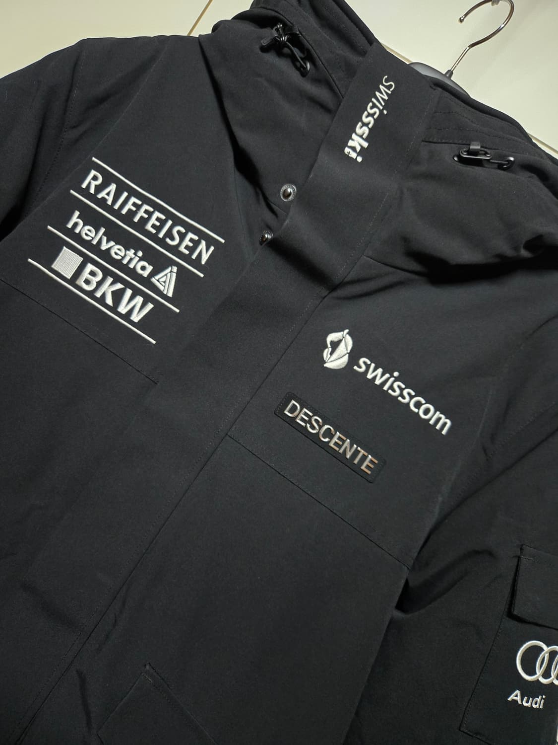 데상트 스위스 스키팀 레플리카 미드 다운 패딩자켓(105사이즈) 상품이미지1