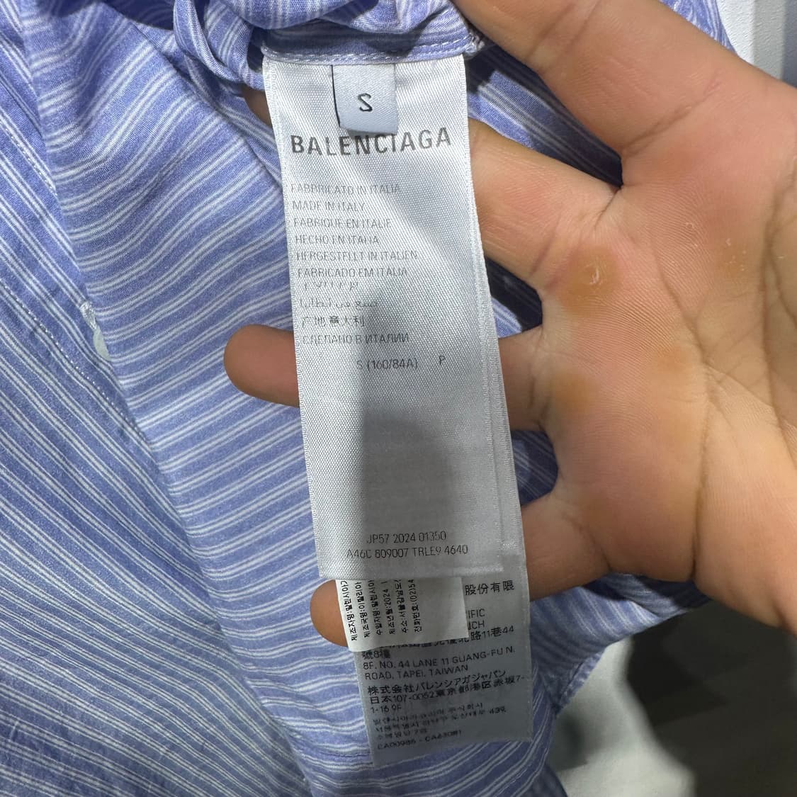 발렌시아가 스트라이프 블루 셔츠 판매합니다 상품이미지6