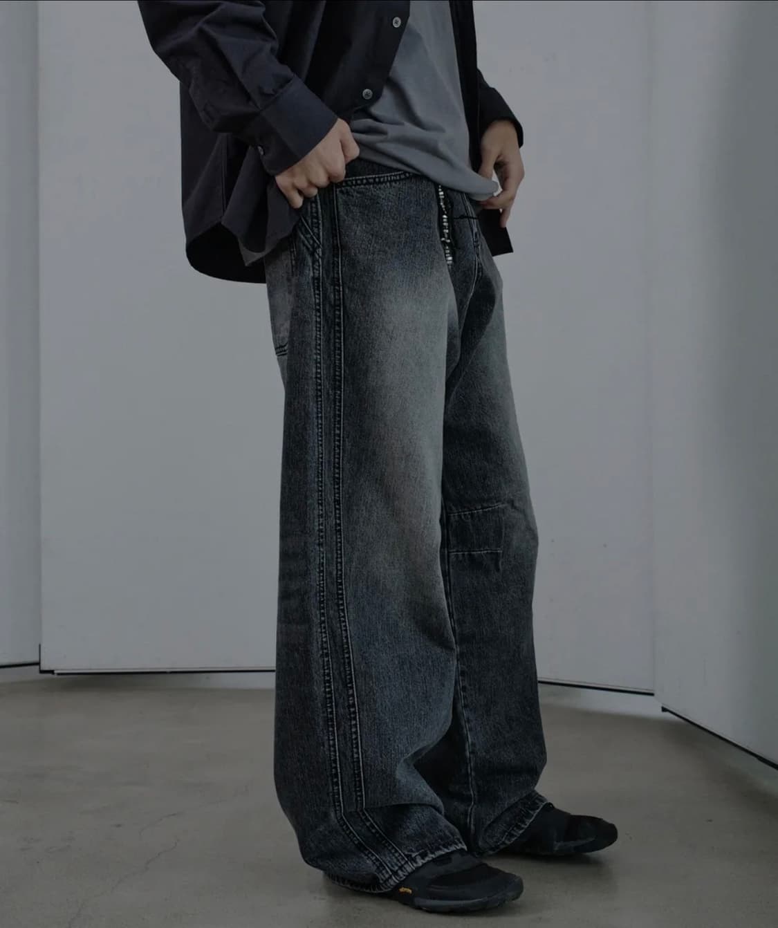 다이브인 와이드 커브드 데님 흑청 상품이미지1