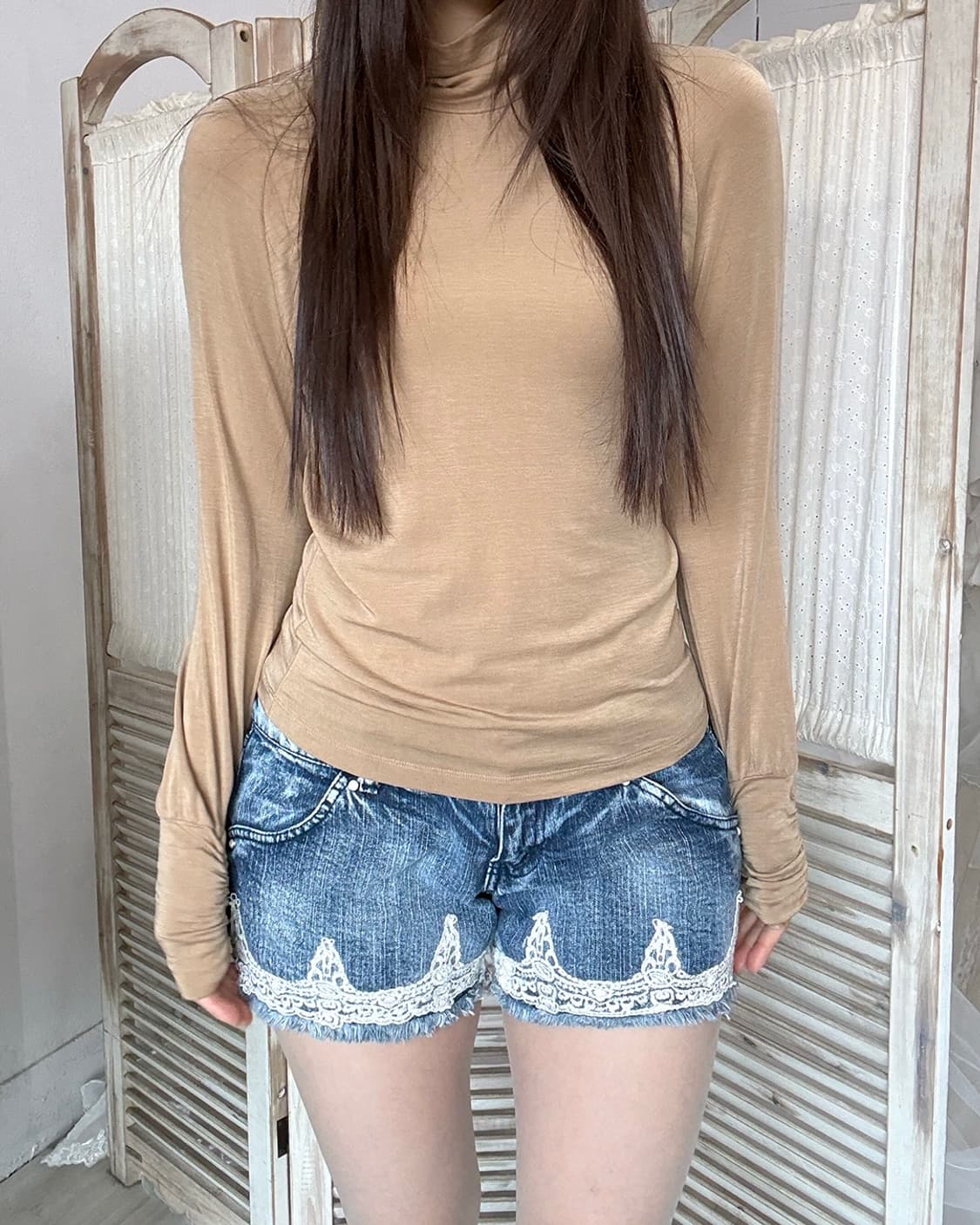 beige turtle neck long sleeve  상품이미지3