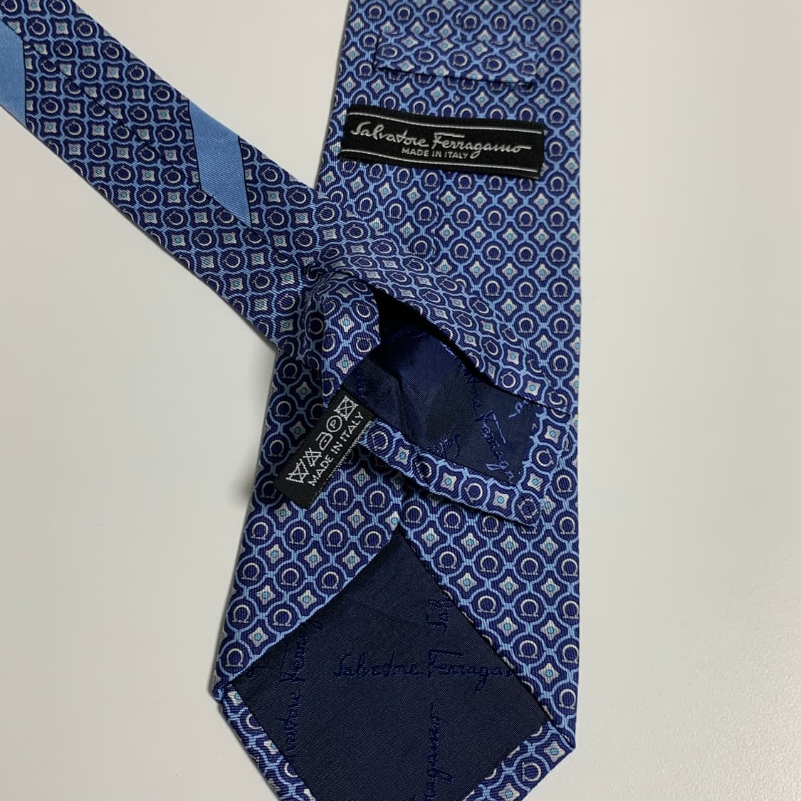 살바토레 페레가모 간치니 모노그램 명품넥타이 새상품급 8.2cm 상품이미지7