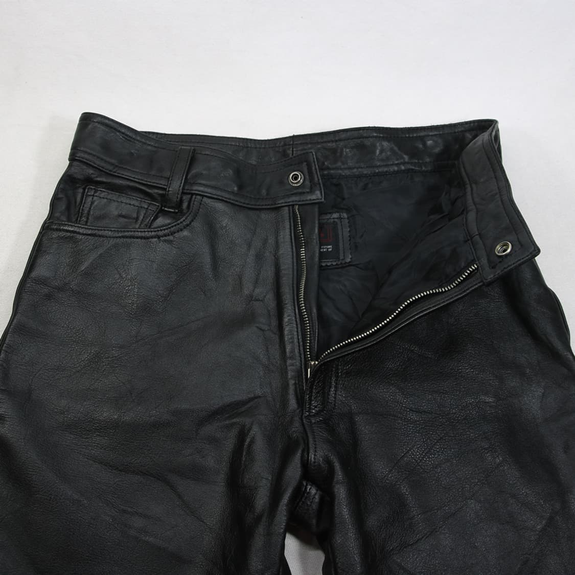 (착용컷) PLICANA 카우 레더 팬츠 (남성용 31.5) 상품이미지5