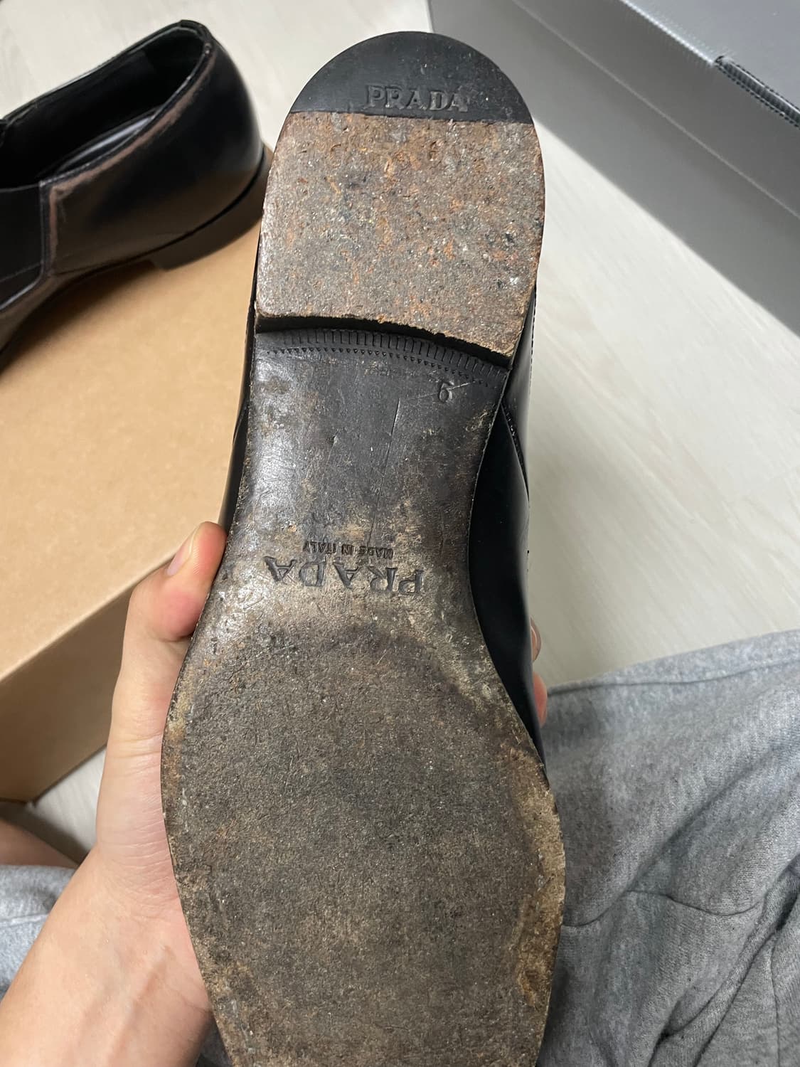Prada 07fw distressed loafer uk9 상품이미지5
