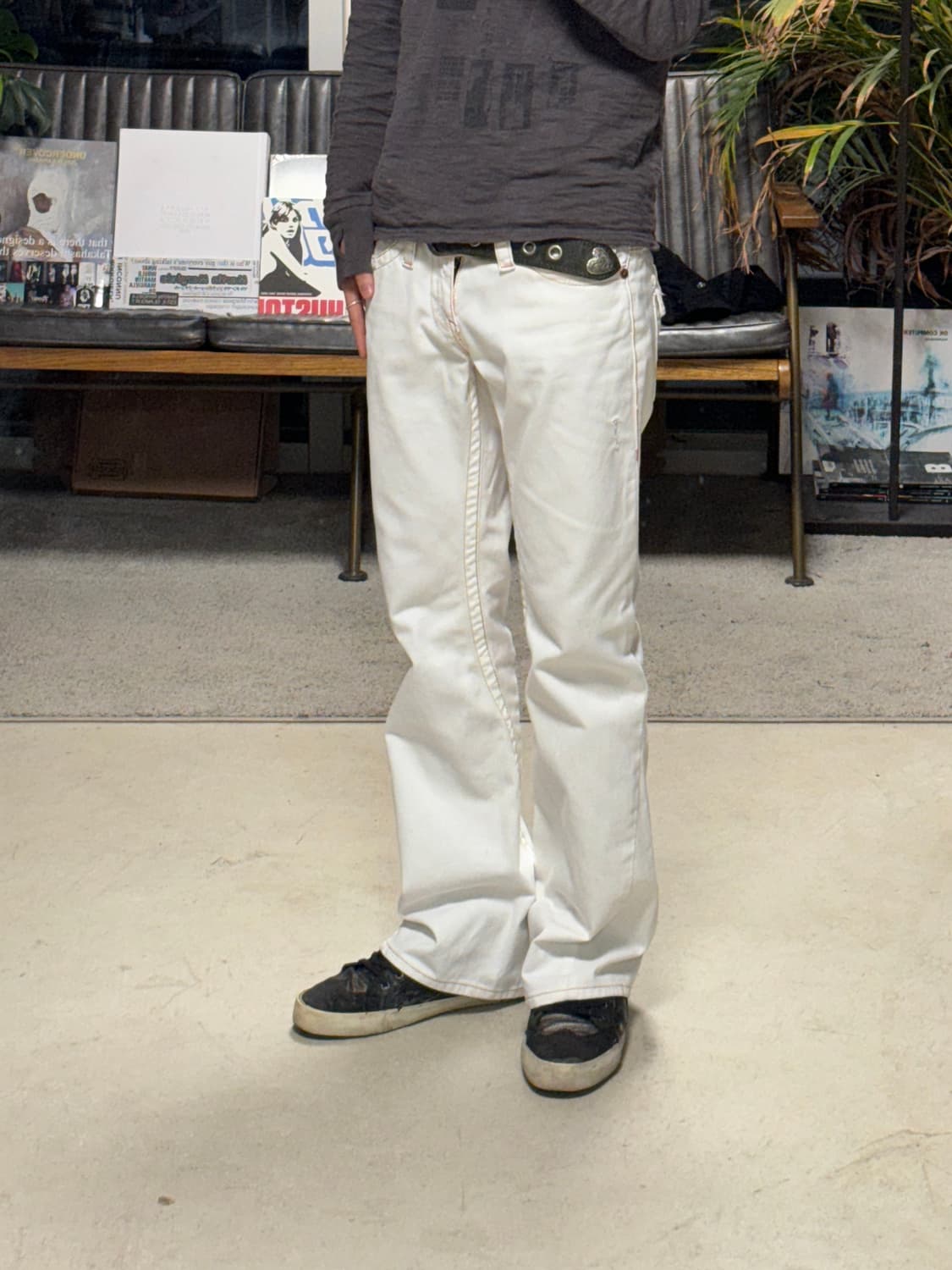 트루릴리전 화이트 로우라이즈 플레어진 상품이미지4