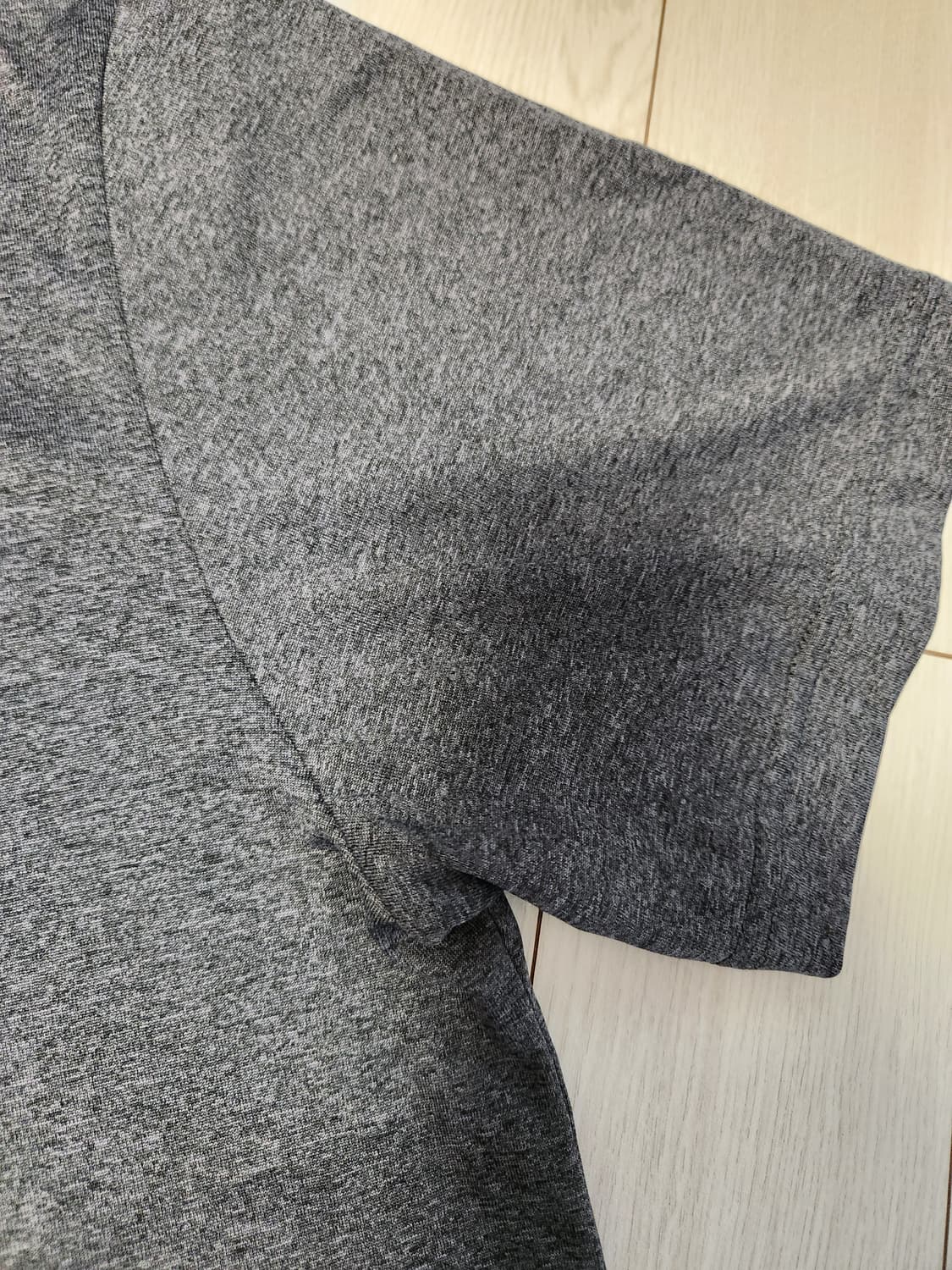 새상품)케이스위스 Q-XDRY 기능성 반팔티 사이즈L

오염 하자없이 깨 상품이미지5