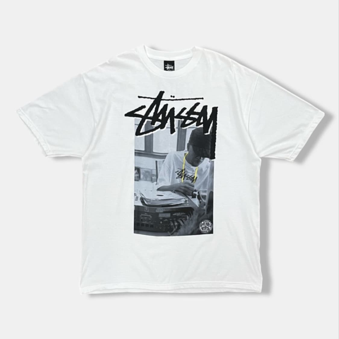 (L) 스투시 X J DILLA 프린팅 반팔티 상품이미지1