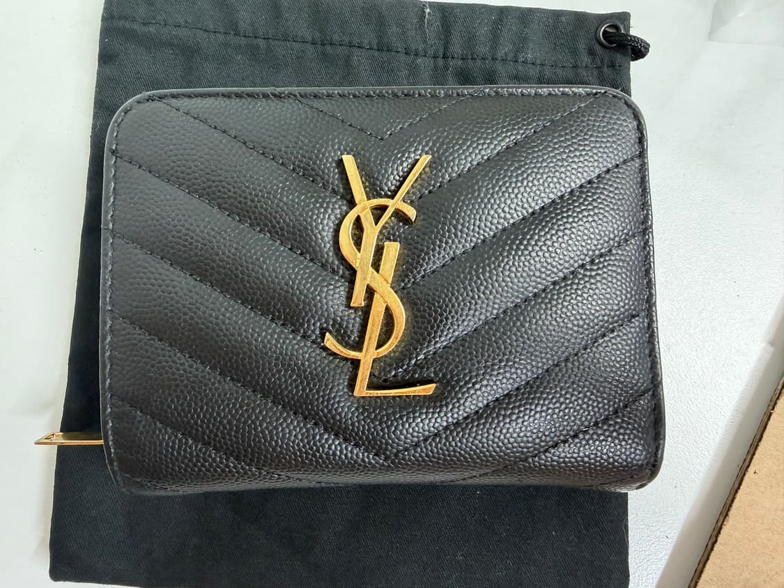 [정품] 입생로랑 컴팩트 지퍼 반지갑  상품이미지2