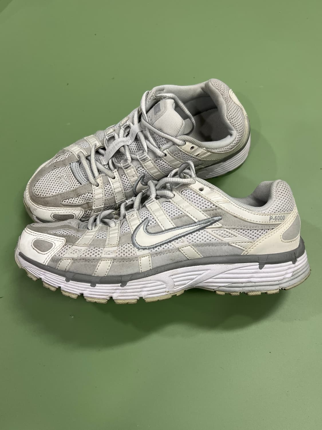 (240) 나이키 P-6000 메탈릭 서밋 화이트 상품이미지3