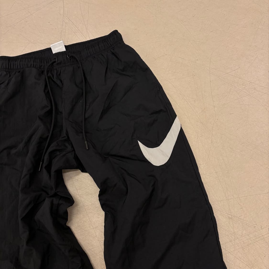 나이키 스우시 트랙 조거 팬츠 상품이미지2