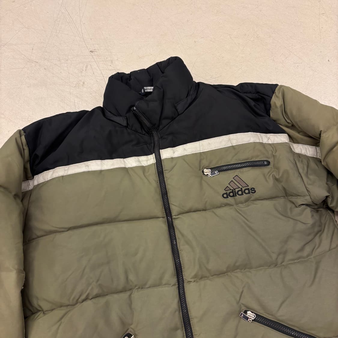 아디다스 이큅먼트 덕다운 스카치 패딩 상품이미지2