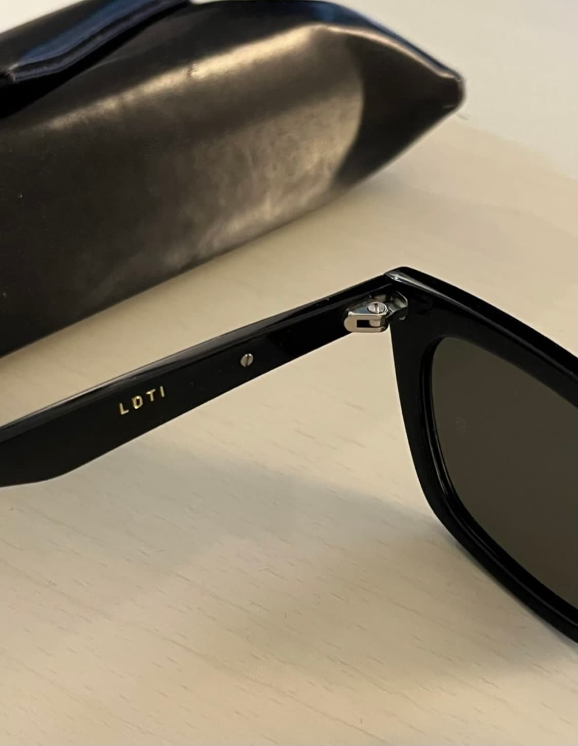 젠틀몬스터 LOTI 01 블랙 선글라스 (풀박스) 상품이미지3