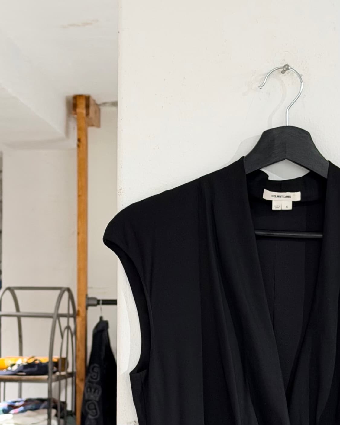 헬무트랭 블랙 게더링 랩 스타일 슬리브리스 롱 원피스 상품이미지2