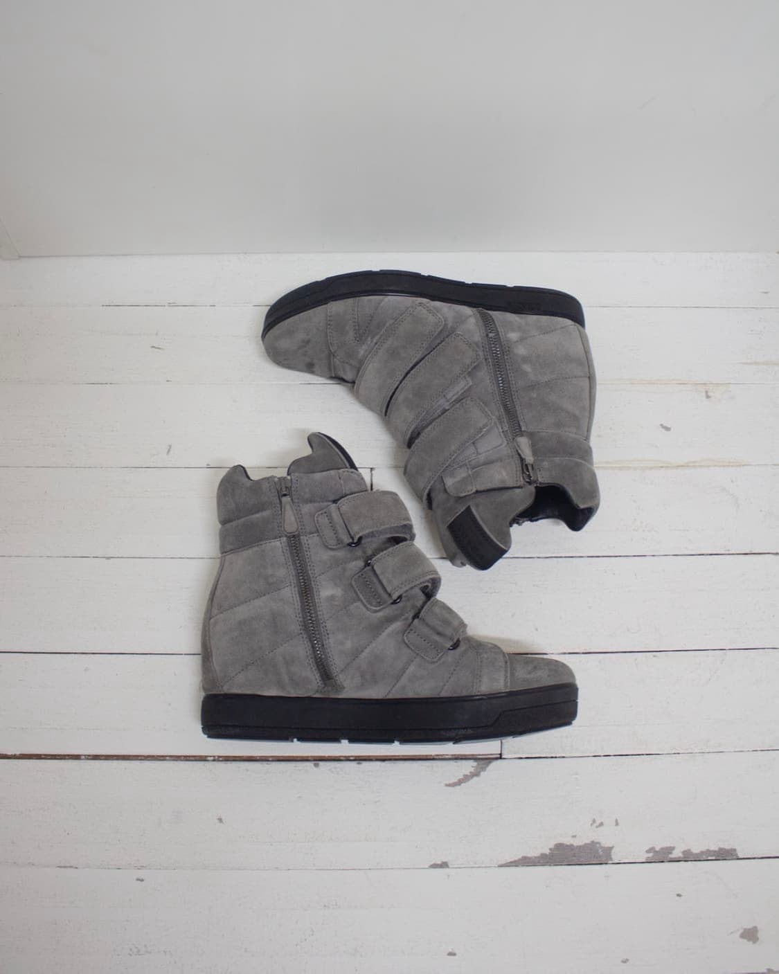 프라다 스니커즈 prada suede strap high sneakers 상품이미지5