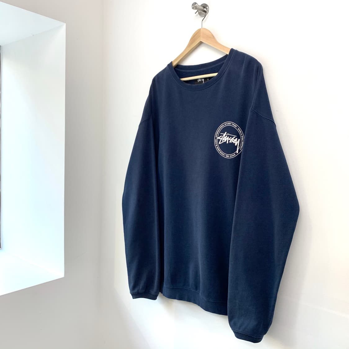 스투시 인터네셔널 트라이브 오버사이즈 네이비 맨투맨 상품이미지5