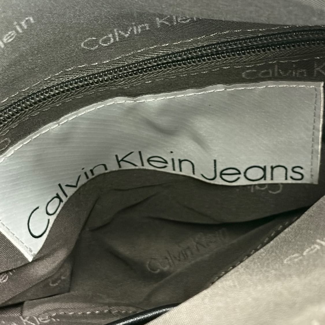 CALVIN KLEIN 뱀피 패턴 클러치 앤 크로스백 상품이미지8