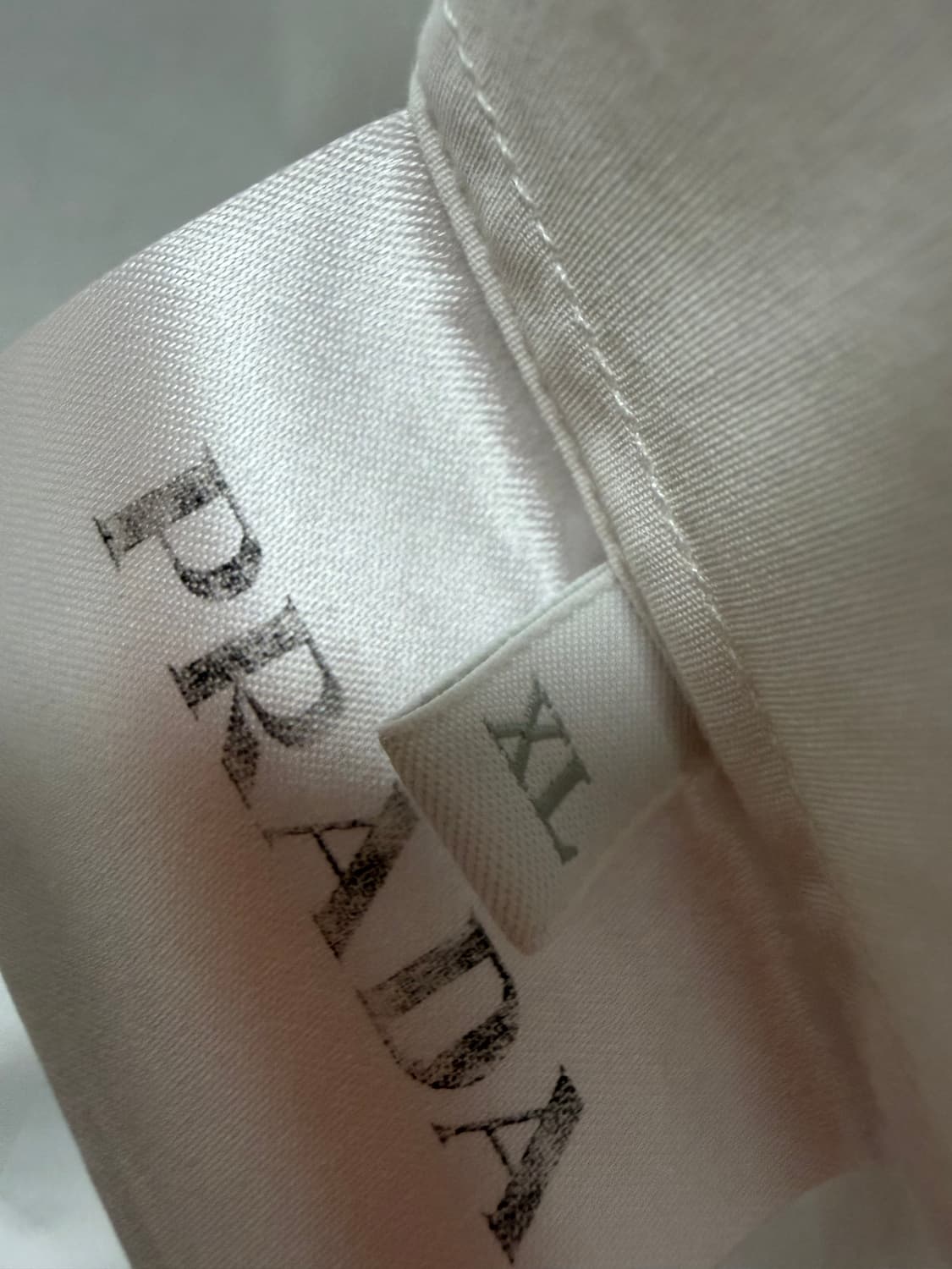 프라다 삼각로고 체스트 포켓 지퍼 셔츠 (105)  상품이미지10