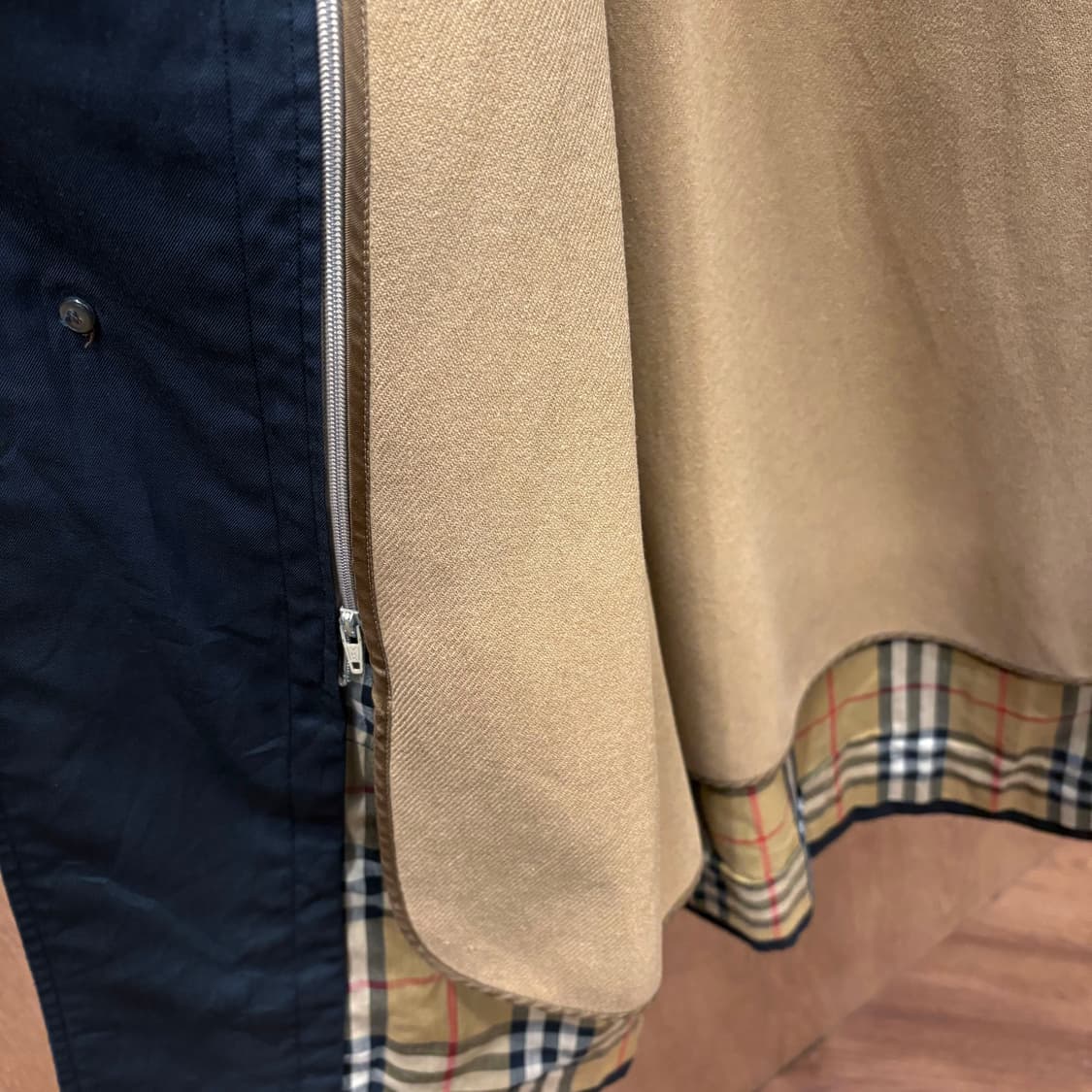 버버리 런던 싱글 롱 코트 노비 체크 배색 안감 디테일 레귤러핏 블랙 상품이미지6