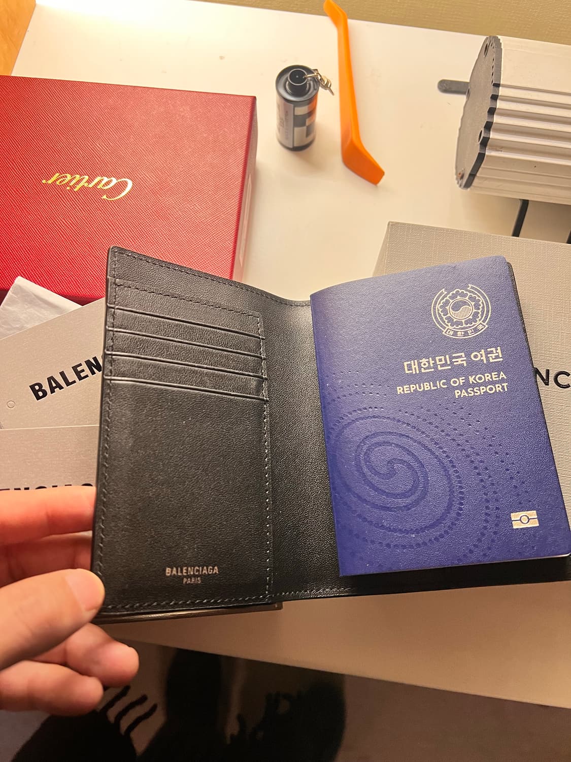 발렌시아가 여권 지갑 상품이미지3