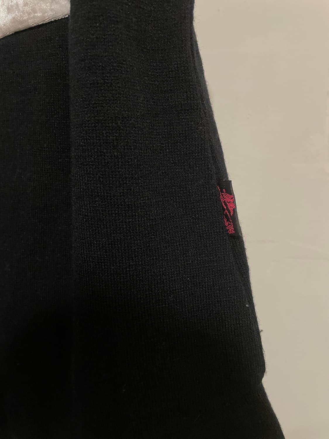 ozz on 오즈온 벨벳 레이어드 패치워크 레이스 블랙 니트 슬리브리스 상품이미지3