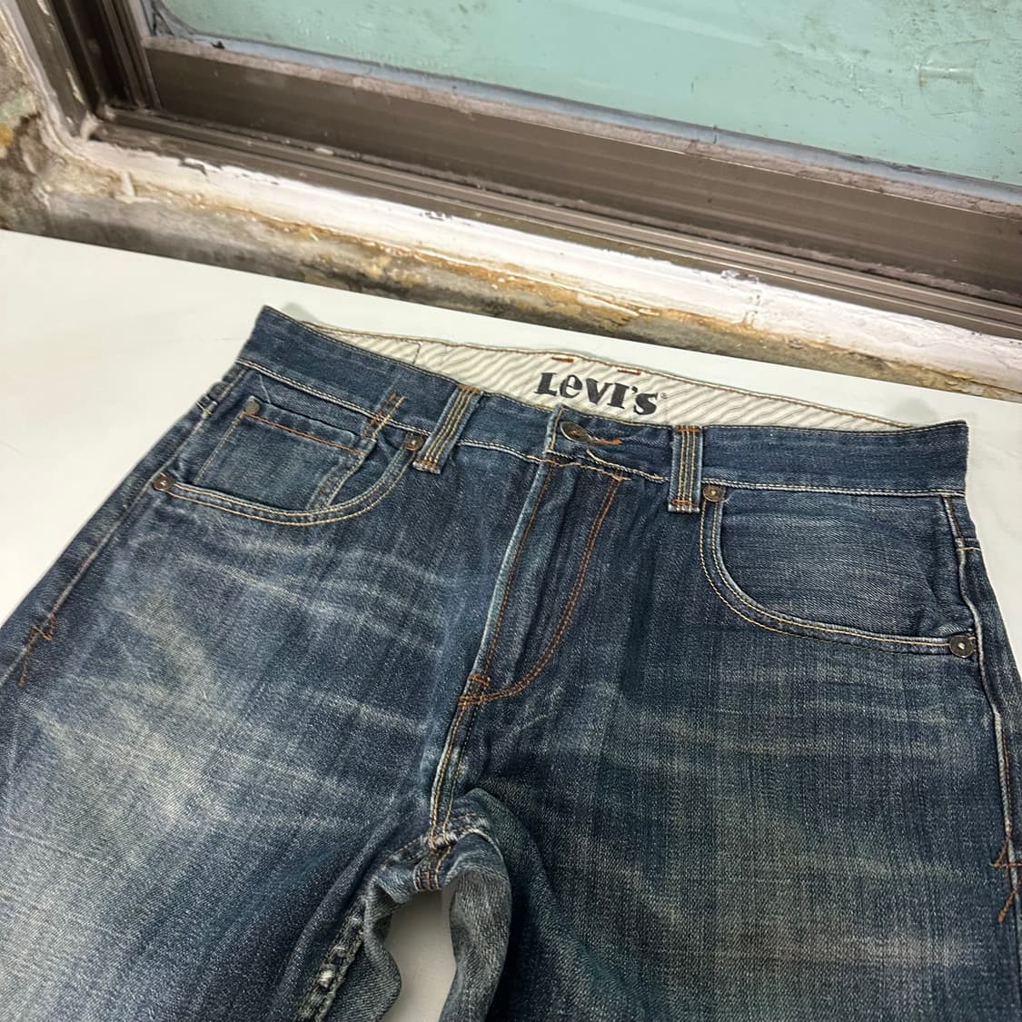 L 리바이스701 스트레이트핏 중청워시드 데님팬츠 상품이미지6