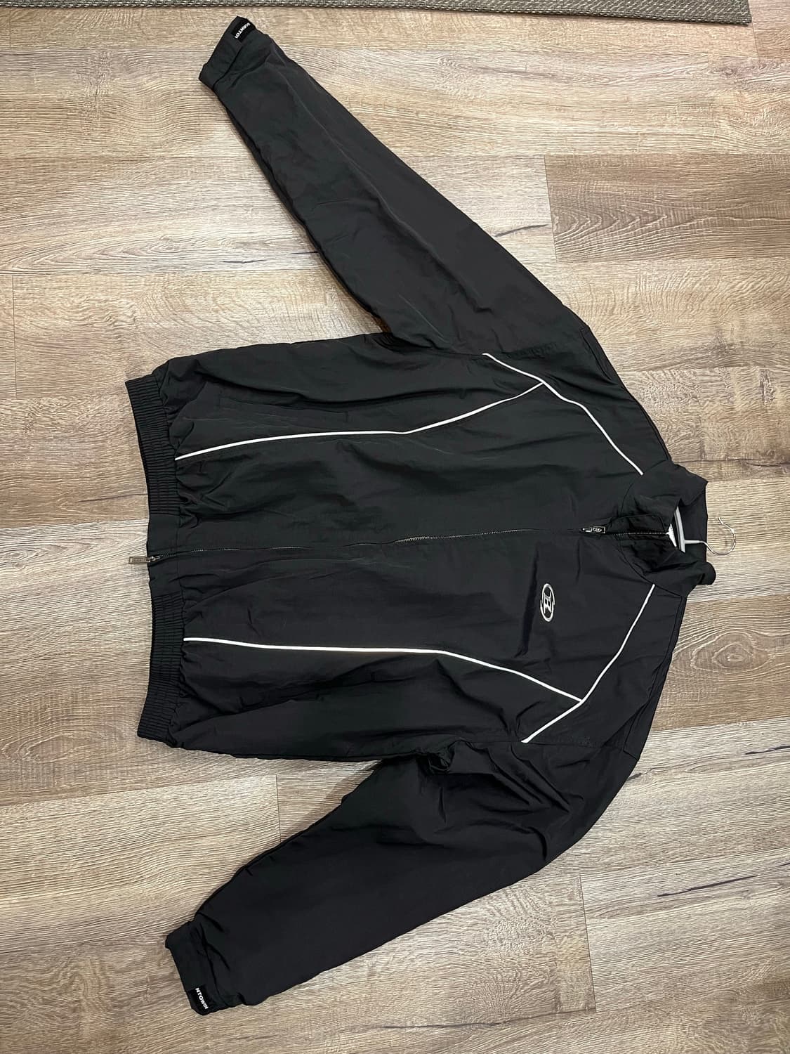 본투윈 바람막이 3사이즈 새거 팝니다(품절상품) 상품이미지1