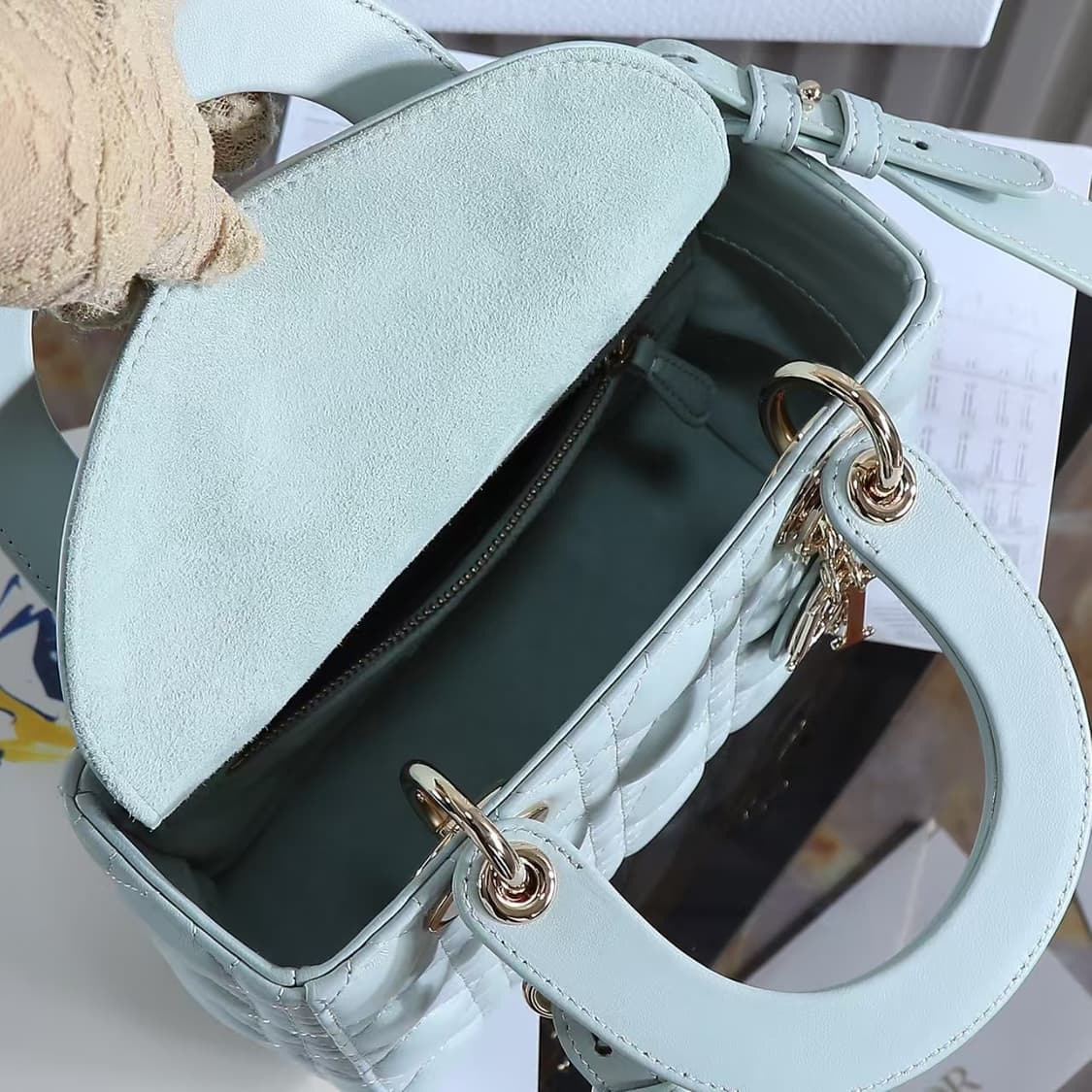 디올 스몰 뚜주흐 버티컬 토트백 매크로까나쥬 카프스킨 블랙 상품이미지7